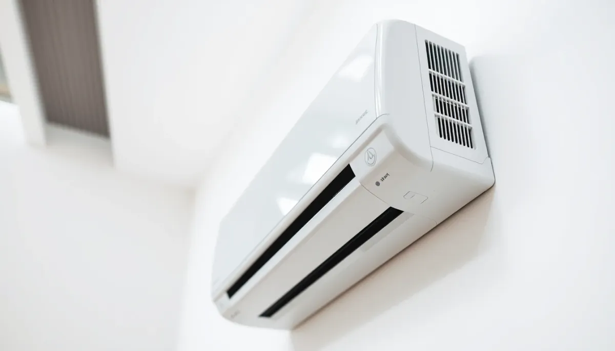 Gros plan sur un split mural Mitsubishi Electric MSZ-LN, modèle silencieux